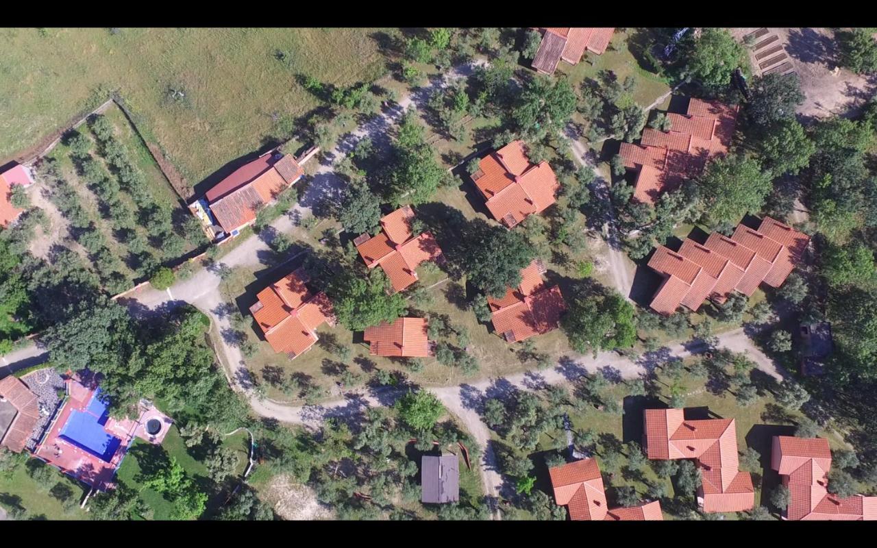 Resort Vacacional Aldea Vetonia: Family-Friendly Retreat in Hervás Exterior photo