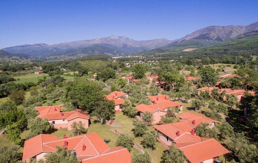 Resort Vacacional Aldea Vetonia: Family-Friendly Retreat in Hervás Exterior photo