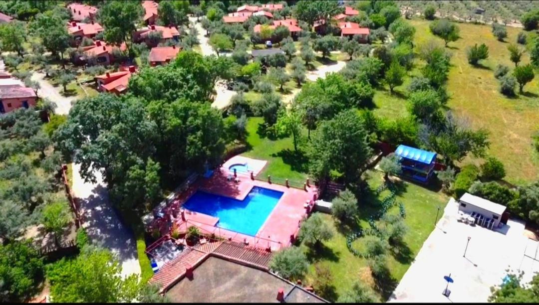 Resort Vacacional Aldea Vetonia: Family-Friendly Retreat in Hervás Exterior photo