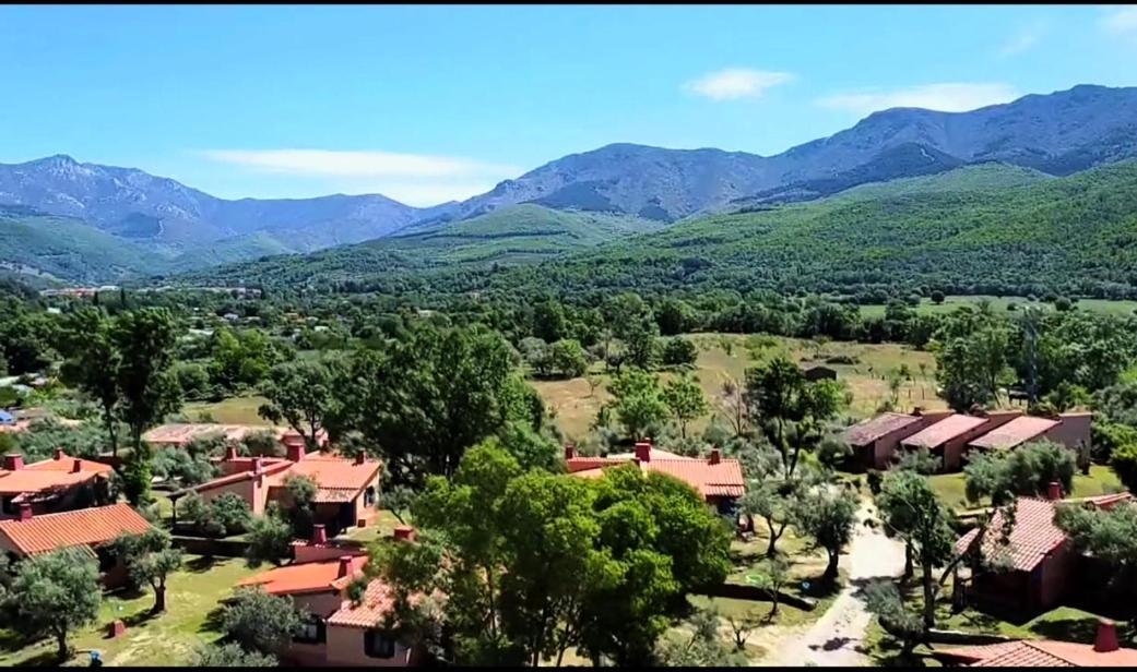 Resort Vacacional Aldea Vetonia: Family-Friendly Retreat in Hervás Exterior photo