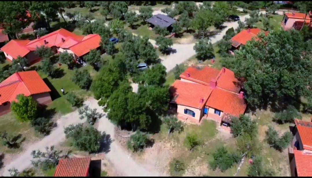 Resort Vacacional Aldea Vetonia: Family-Friendly Retreat in Hervás Exterior photo