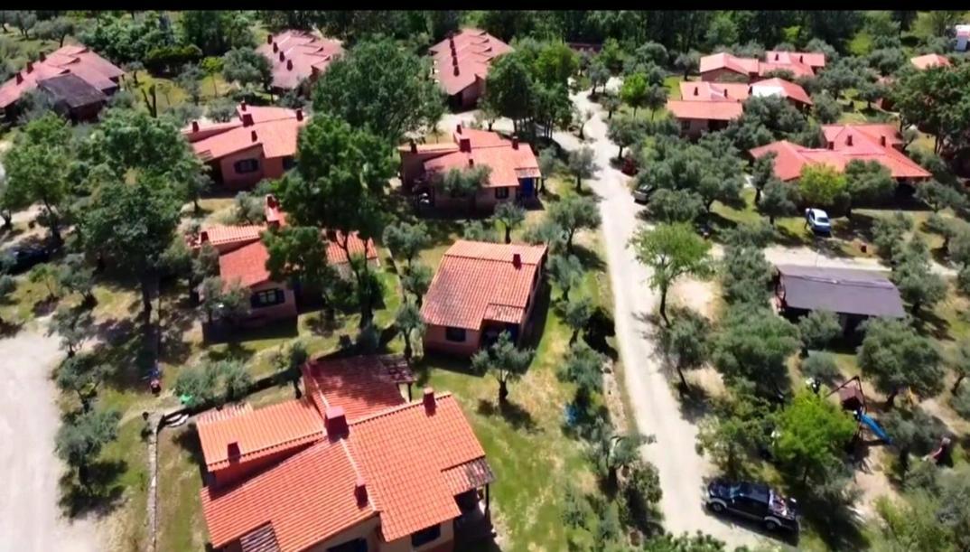 Resort Vacacional Aldea Vetonia: Family-Friendly Retreat in Hervás Exterior photo